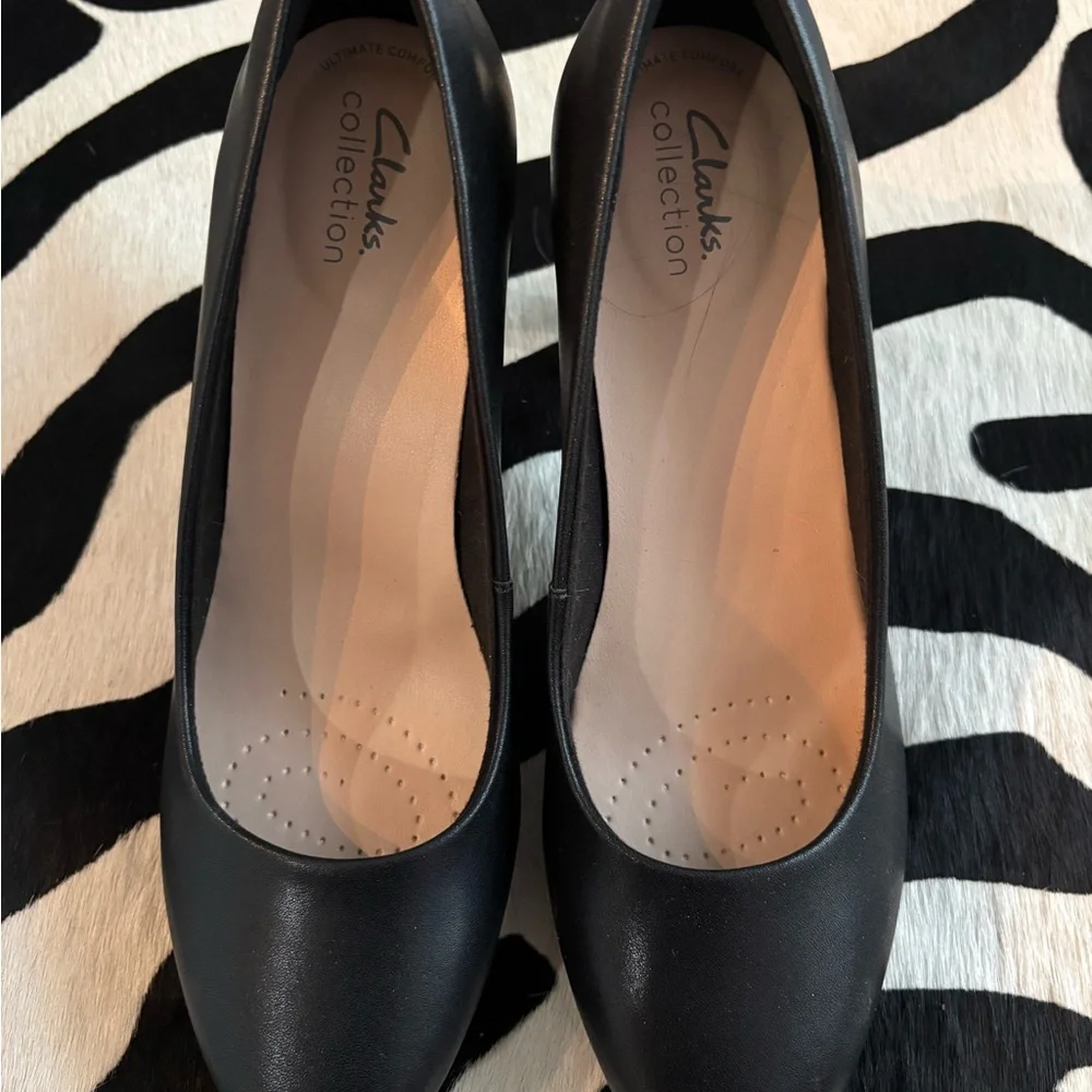 NWOB Clarks Black Leather Classic Pump - Women's 9 1/2 - Picture 2 of 4